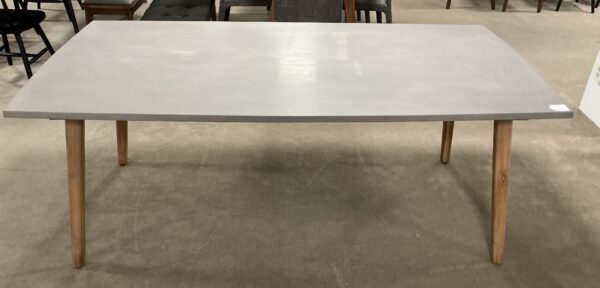 outdoor dining table