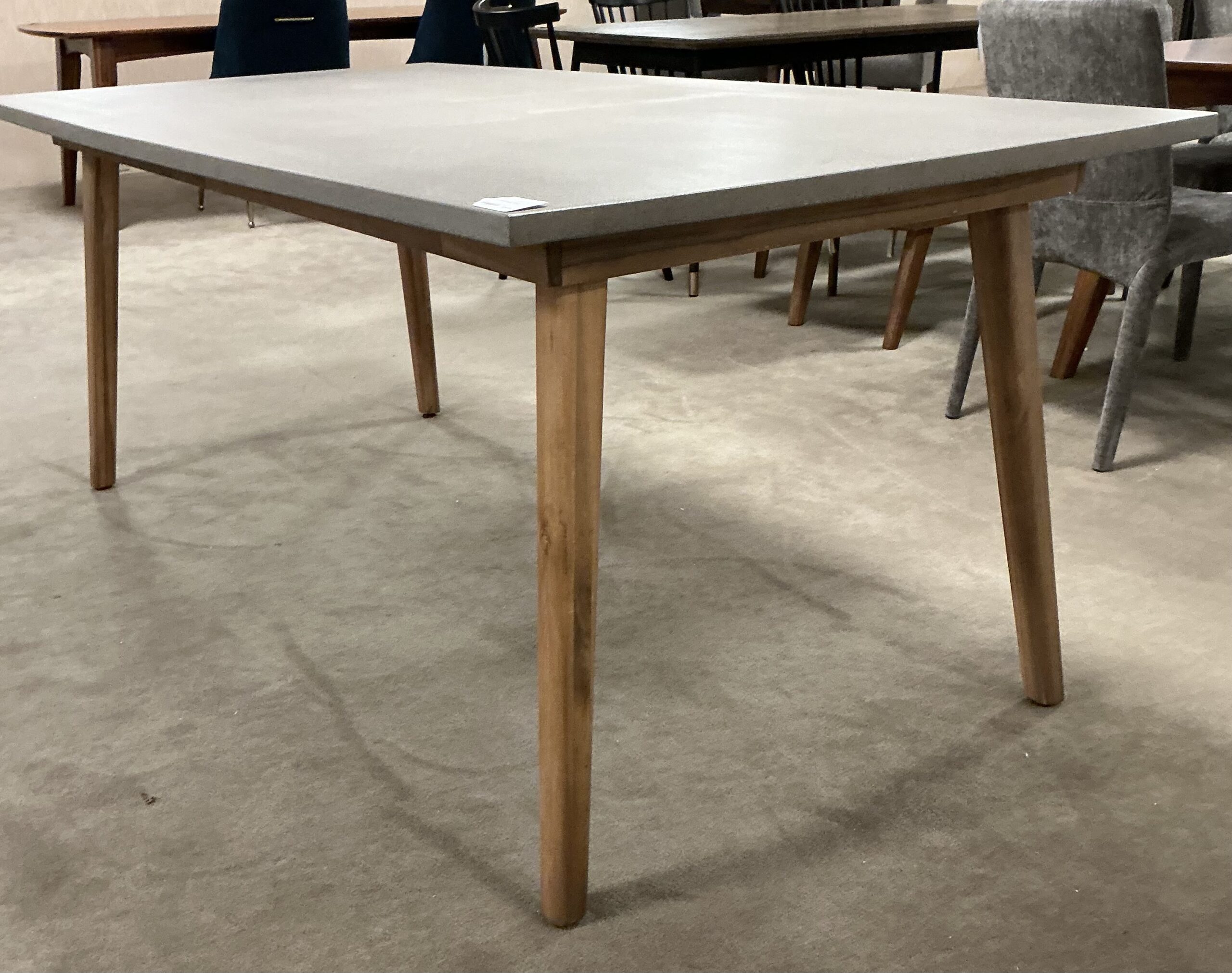 outdoor dining table