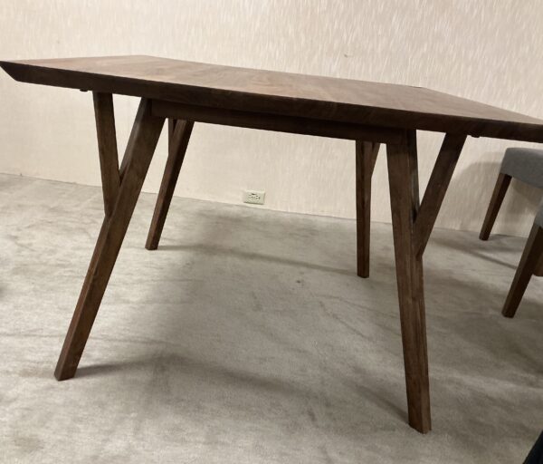walnut mc square dining table