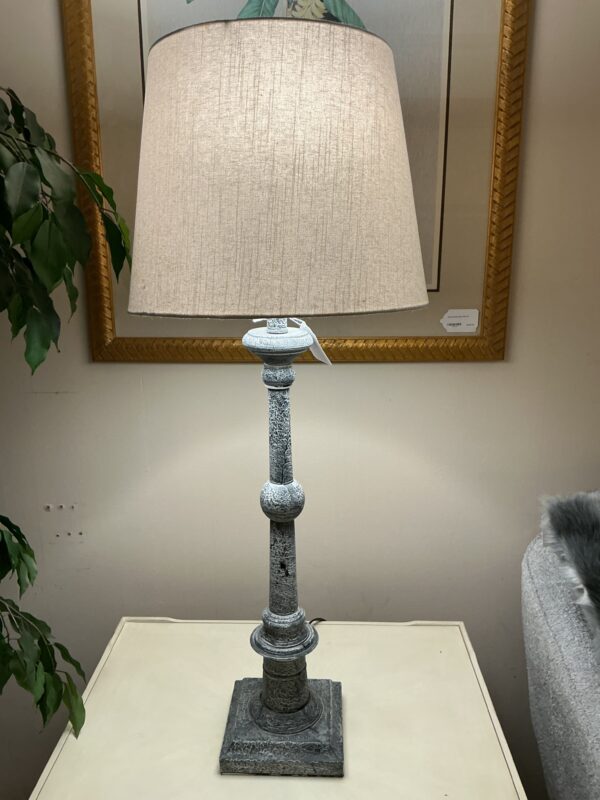 gry and wht table lamp