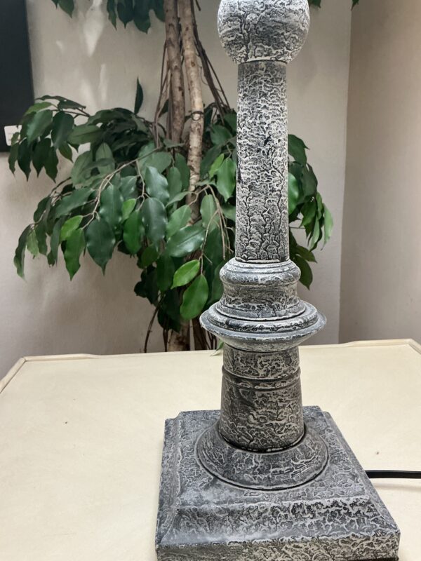gry and wht table lamp