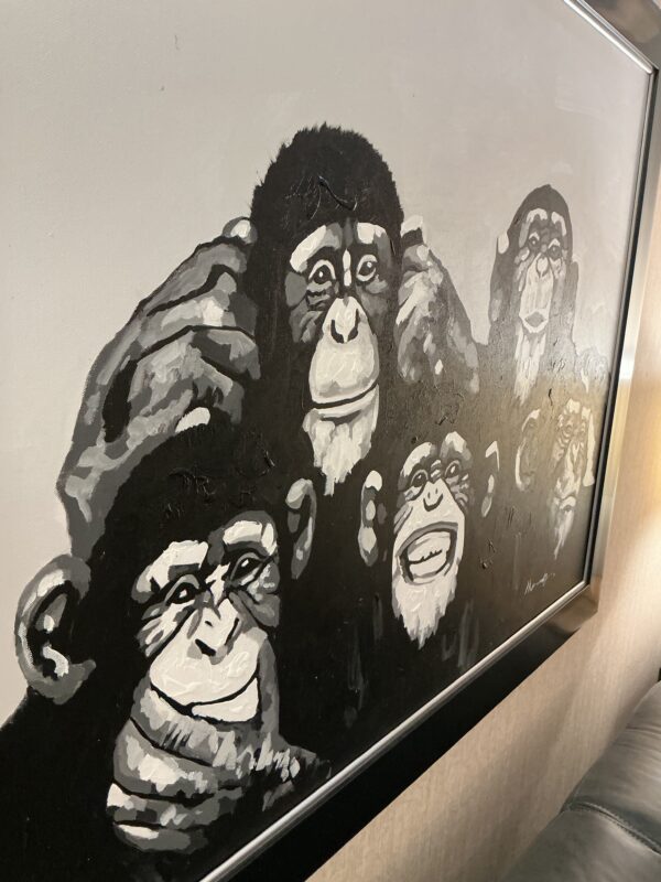 five monkeys painting