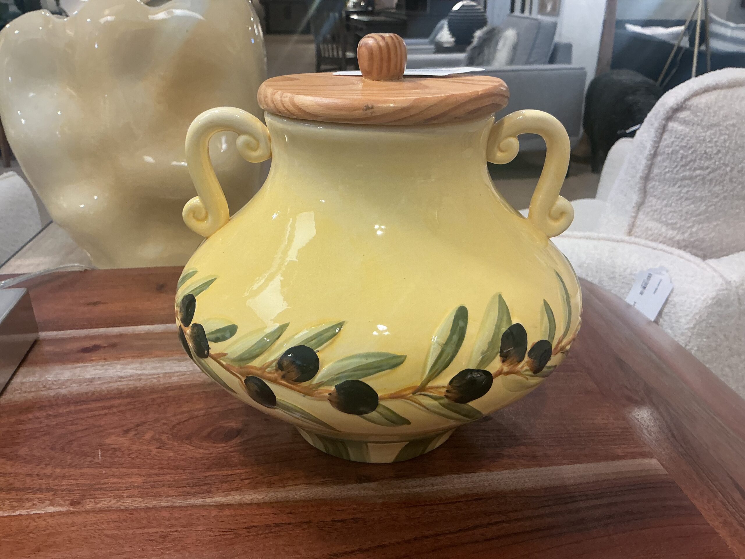 yellow pot w/ lid