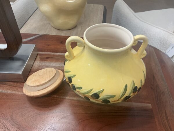 yellow pot w/ lid