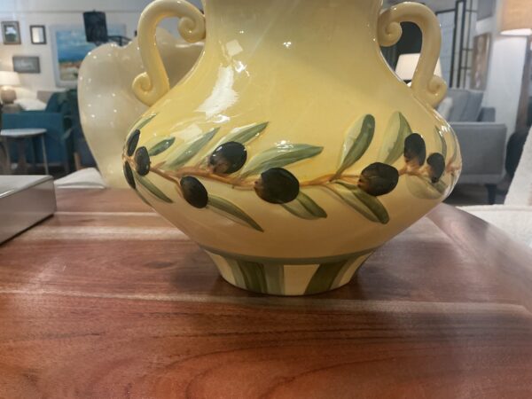 yellow pot w/ lid