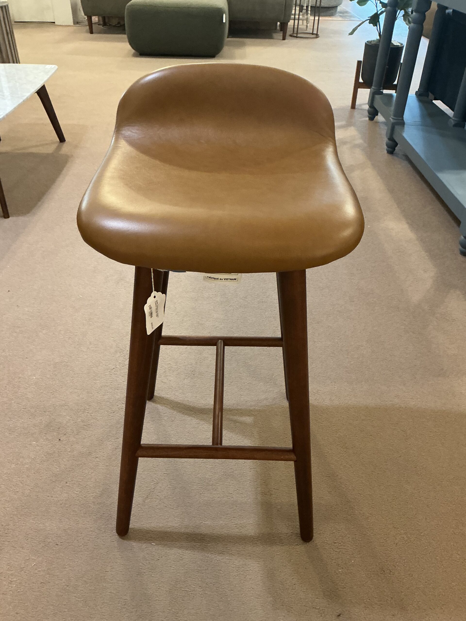 seed toscana tan walnut counterstool