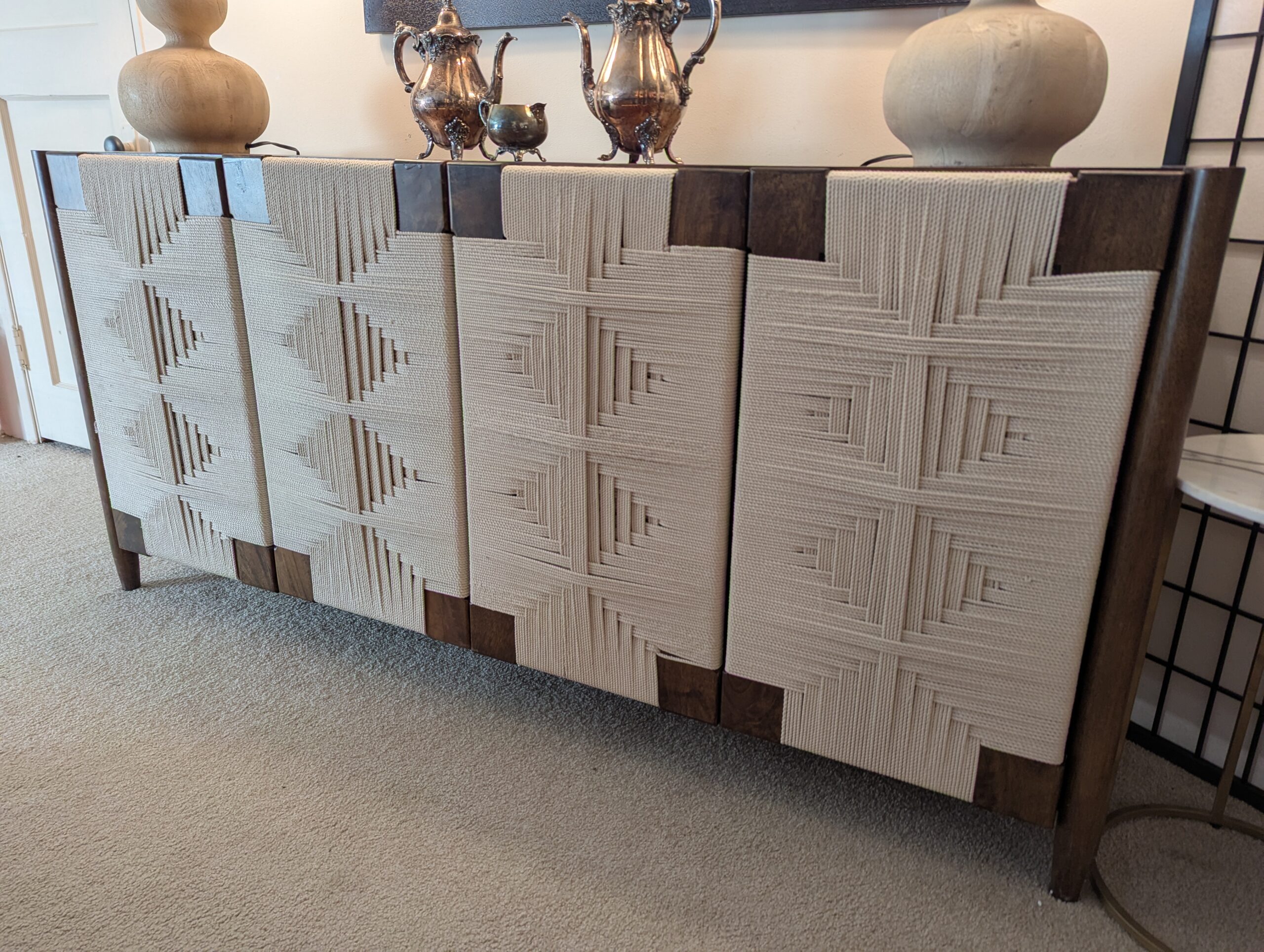 taffyta 4 door sdb/cabinet